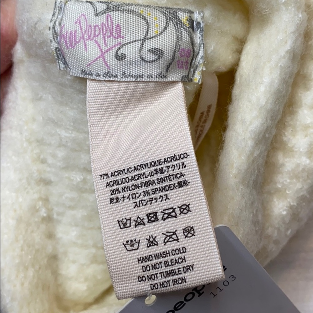 FREE PEOPLE DREAMLAND KNIT BEANIE IN INVORY - Picture 3 of 4